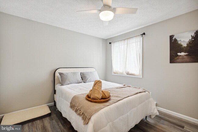 Building Photo - 20 Iowa Rd