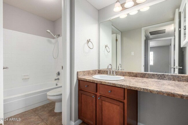 Building Photo - Beautiful Scottsdale 1 Bedroom Apartment!