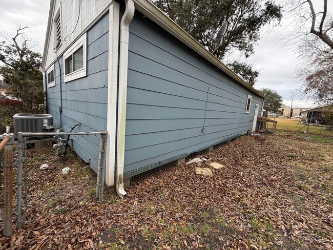 Building Photo - Charming 2 Bed / 1 Bath House located in the heart of Groves