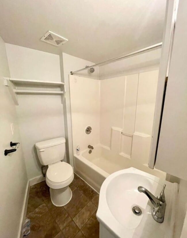 Building Photo - Harrington Unit B