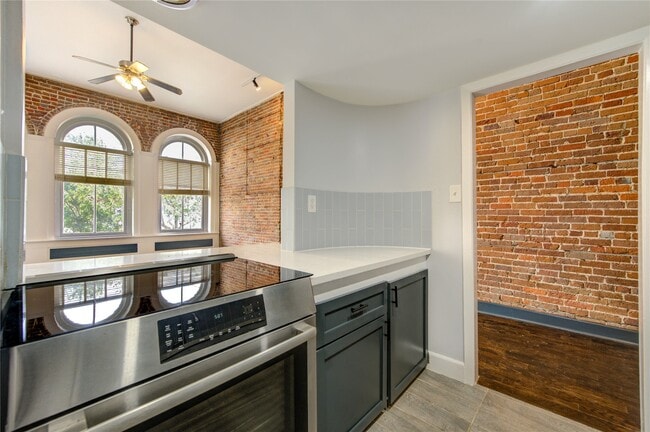 Building Photo - 213 23rd Street Rear