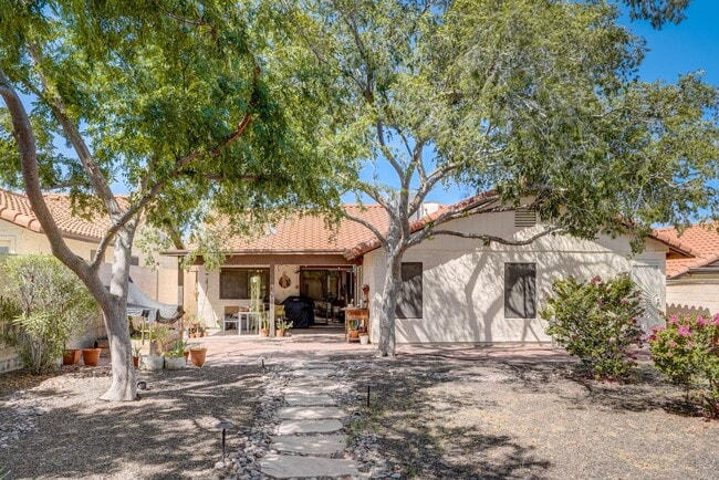 Building Photo - Highly sought after Marlborough Park Estates neighborhood!