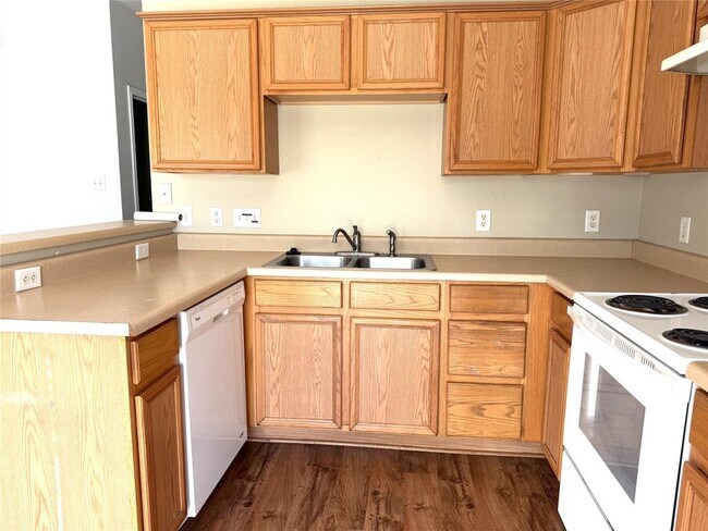 Building Photo - 1512 S Medina St