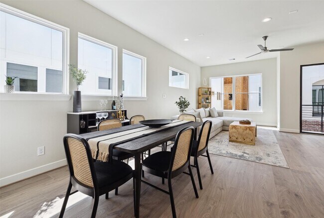 Building Photo - 137 Eastwood St