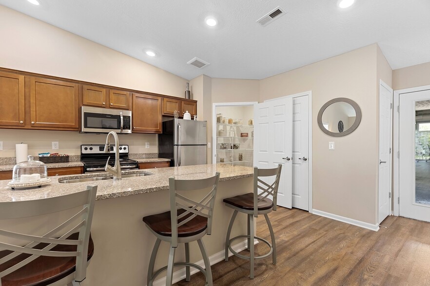 Building Photo - Redwood Brownstown Telegraph Road