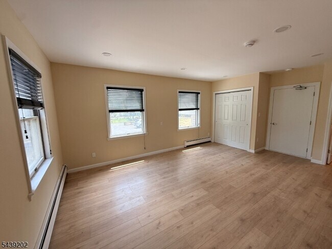 Building Photo - 48 Ringwood Ave