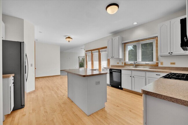Building Photo - 24963 Heritage Oaks Dr