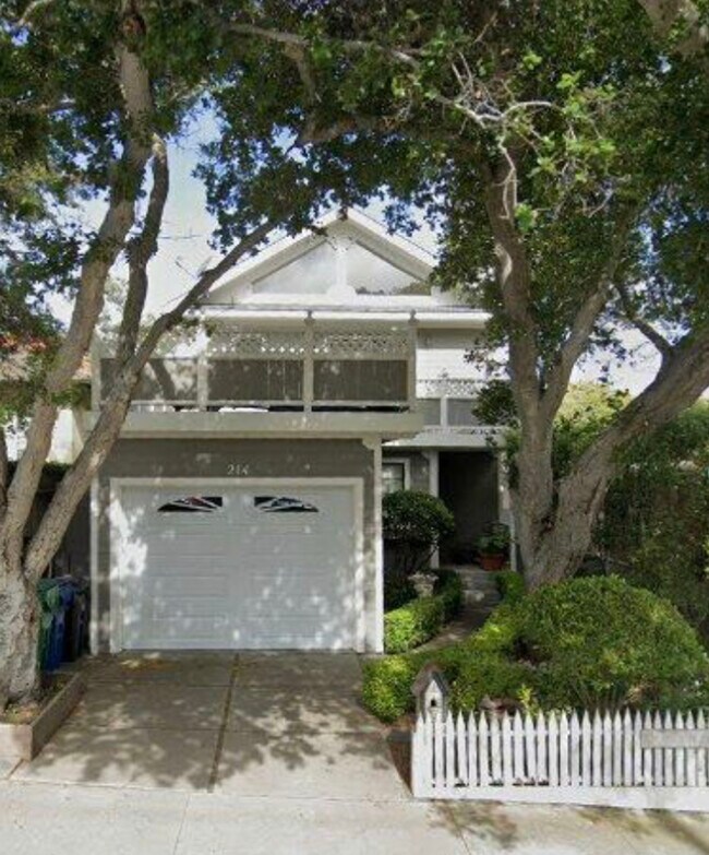 Beautiful townhouse in great location! - 214 Cypress Ave