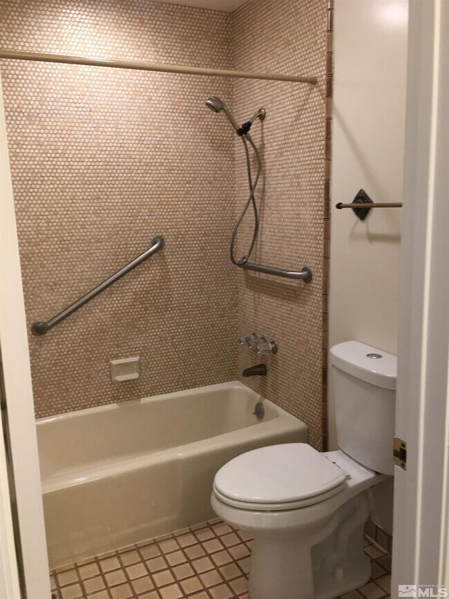 Building Photo - 2205 Thomas Jefferson Dr