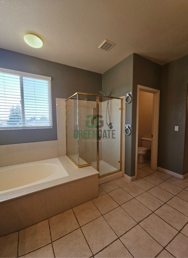 Building Photo - Price Reduced! 4 Bedroom 3 Bath Home is No...