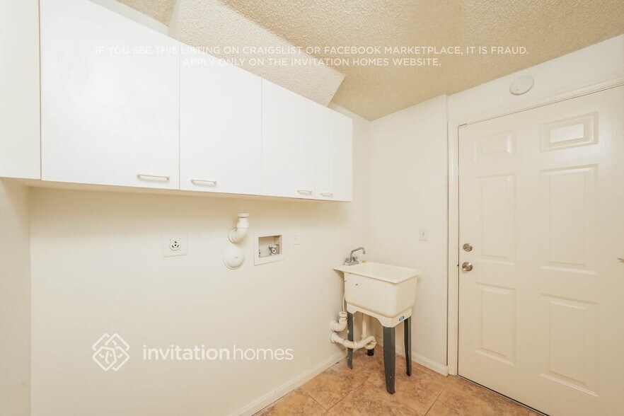 Building Photo - 7593 Rockport Cir