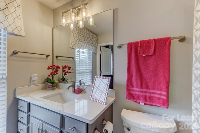 Building Photo - 905 Lyndley Dr