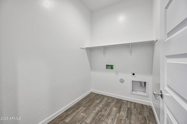 Building Photo - 14913 W Cottontail Ln