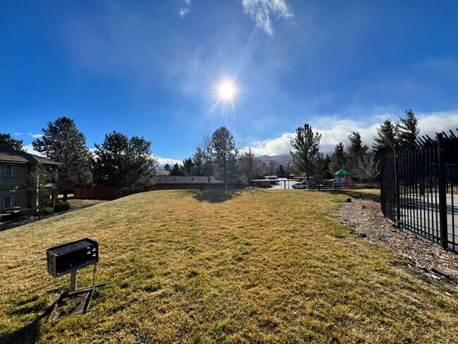 Building Photo - Silver Creek Condo- Three Bedroom Two Bath