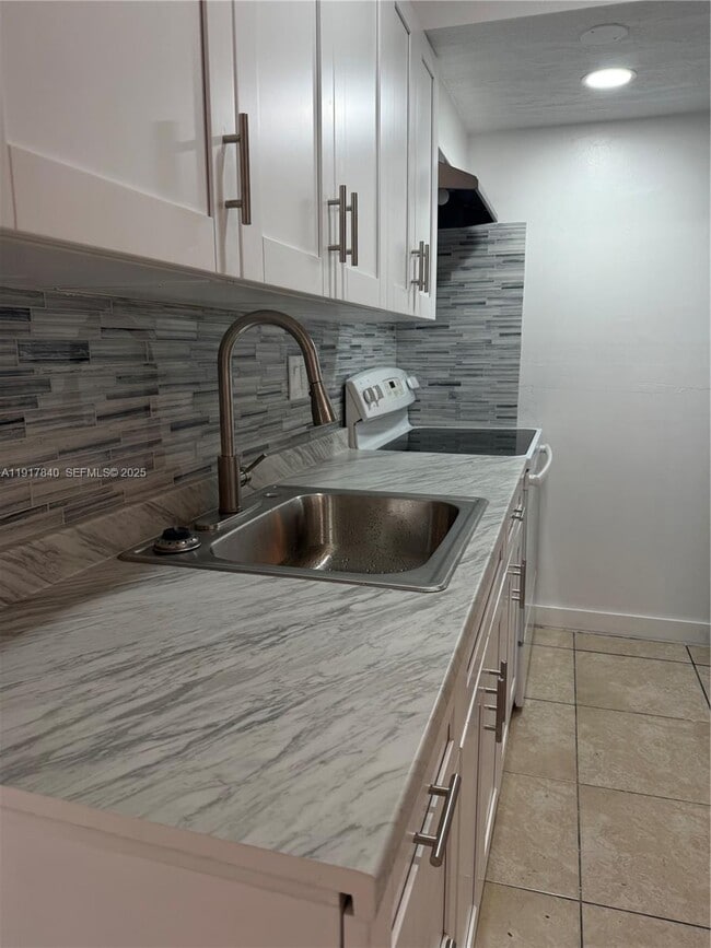 Building Photo - 4301 NW 19th St