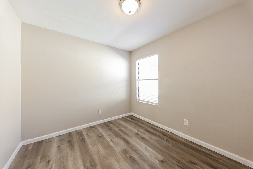 Building Photo - 3104 N Copenhagen Dr