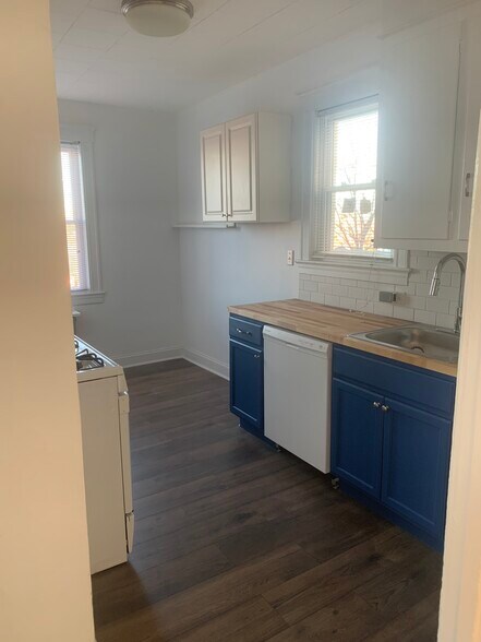 kitchen - 16 Paulison Ave