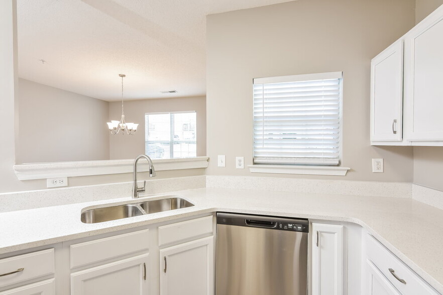 Building Photo - 206 Odyssey Turn NW