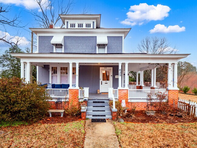 Building Photo - 2ND East Dr