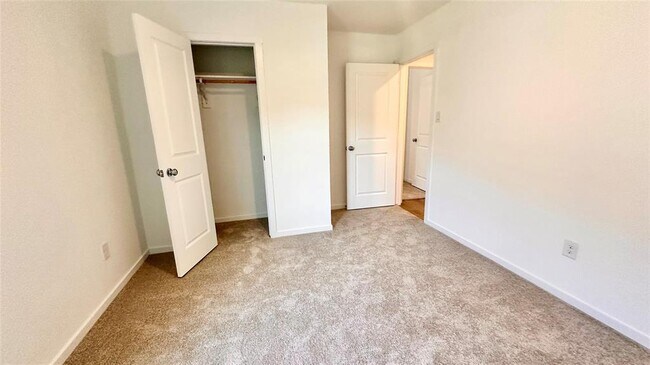 Building Photo - 20404 Deer Creek Dr