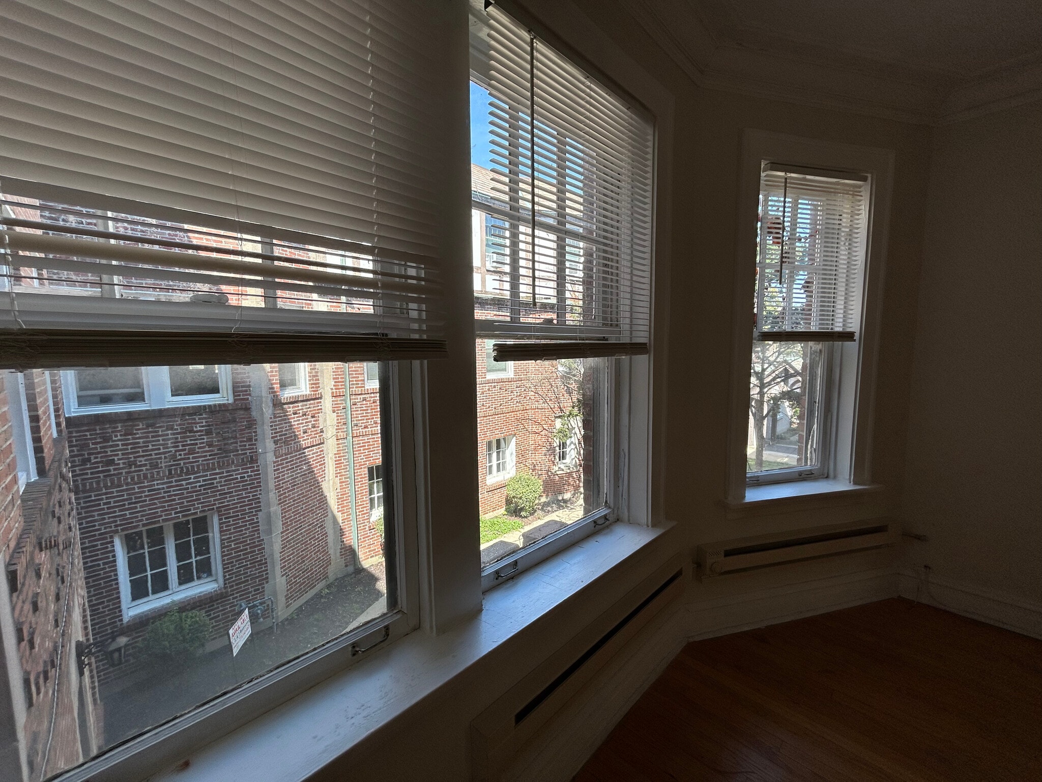 Building Photo - 910 Green Bay Rd