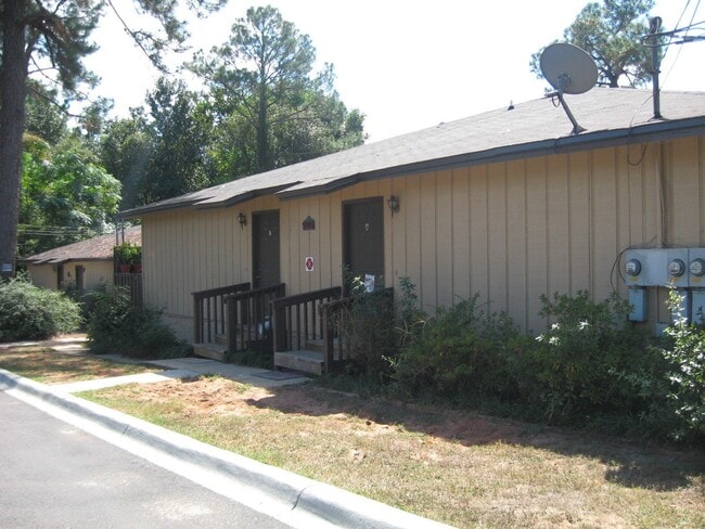 Primary Photo - Special Offer – ½ Off First Month’s Rent! ...
