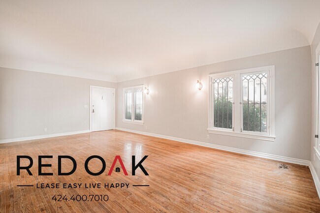 Building Photo - 109 S Sycamore Ave