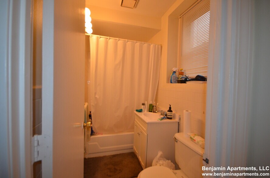 Building Photo - 11 Barrows St