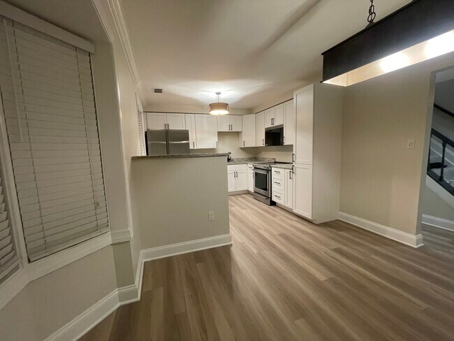 Building Photo - 1761 Aberdeen Cir