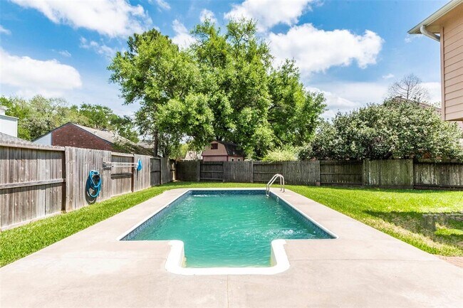 Building Photo - 3909 Spring Arbor Ct