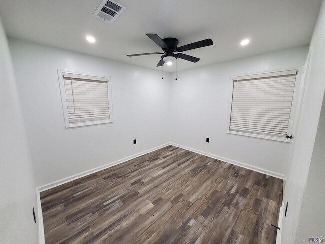 Building Photo - 7650 Gov Derbigny Dr