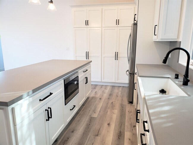 Building Photo - Newer Construction, 2BD/2BA House on Private Drive in Leucadia: Minutes to Beach, Town, YMCA!