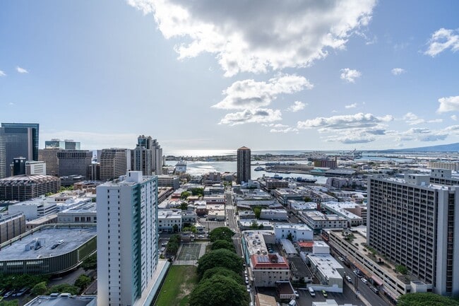 Building Photo - 1212 Nuuanu Ave