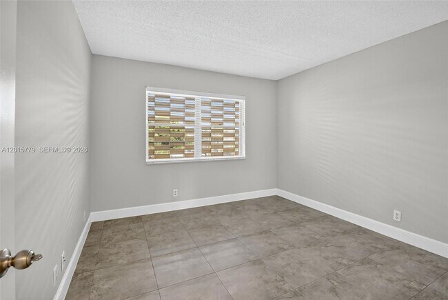 Building Photo - 3050 NE 16th Ave