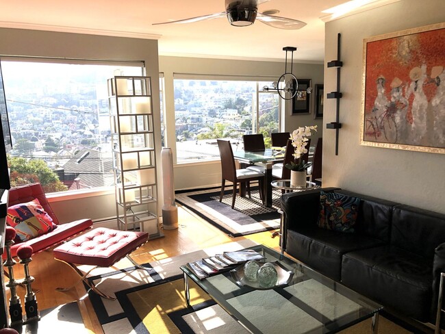 Building Photo - Elegant & Expansive Furnished 3 Bedroom/2 ...