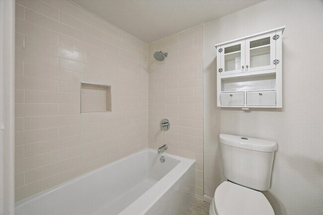 Building Photo - 1860 White Oak Dr