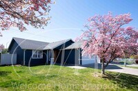 Building Photo - Newer 2 bed/2bath Home in Quiet Neighborhood