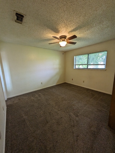 Building Photo - 933 Edwards St