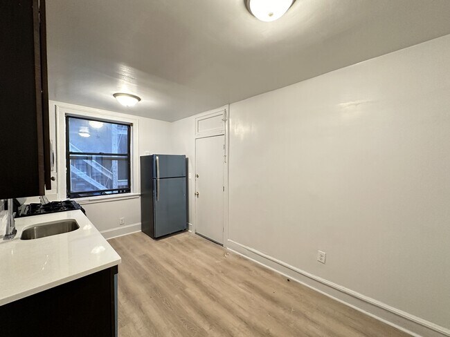 Building Photo - 2332.5 N Spaulding Ave