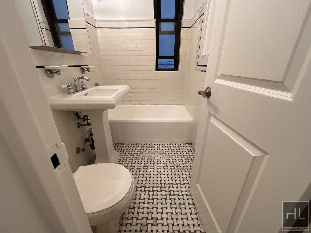 Building Photo - EAST 56 STREET