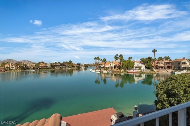 Building Photo - 8744 Captains Pl