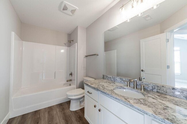 Building Photo - 4825 Kenora Dr