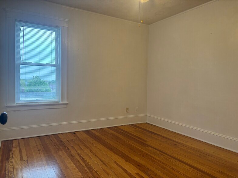 Building Photo - 109 Hemond Ave