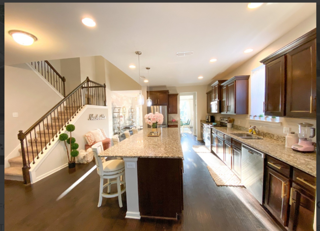 Building Photo - 724 Bench Ln