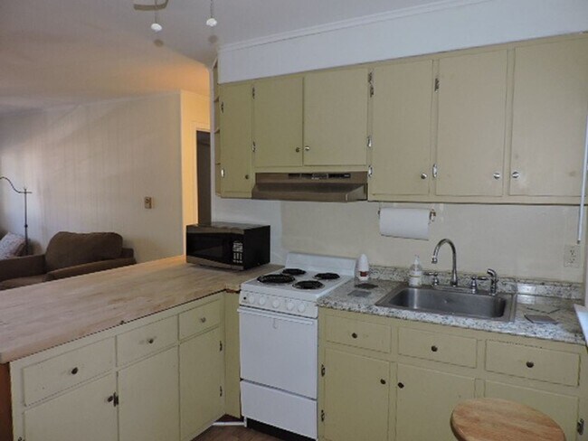 Building Photo - 2 br, 1 bath House - 168 B Sunset Lane