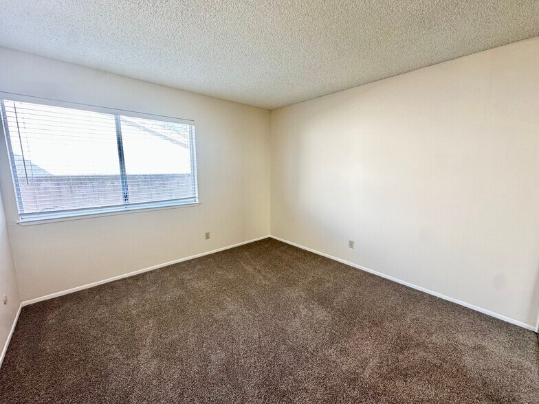 Building Photo - 1384 Naples Ct