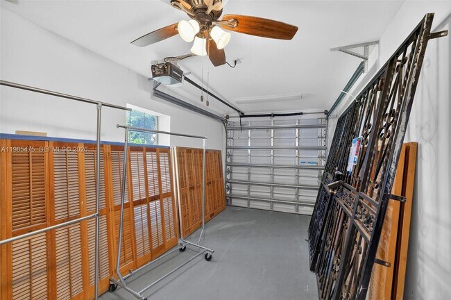 Building Photo - 1305 Alhambra Cir