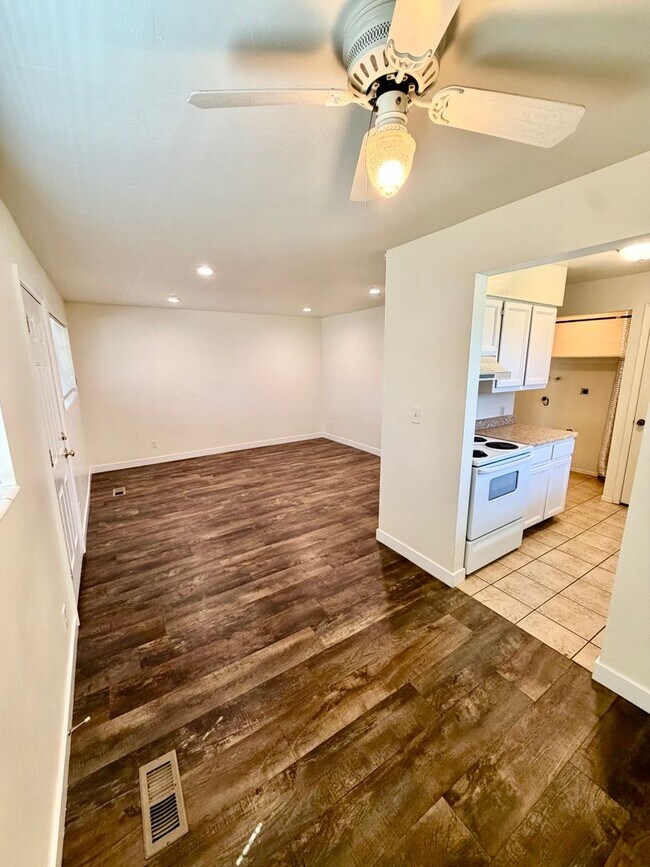 Building Photo - 8287 Ivy Dr