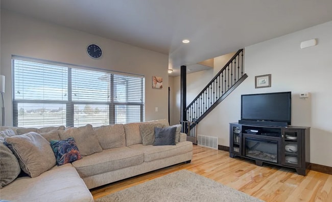 Building Photo - Well-kept Townhome for Rent in Bozeman! Near Parks, Schools and Trails.