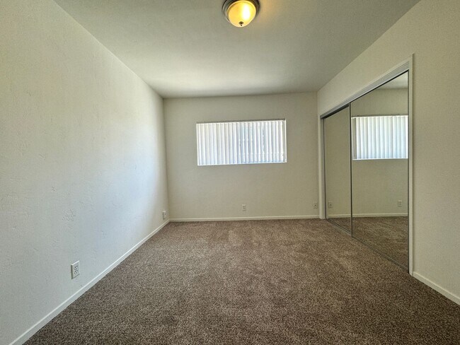 Building Photo - GREAT LOCATION! POINT LOMA 2BD/1.5BA TOWNH...